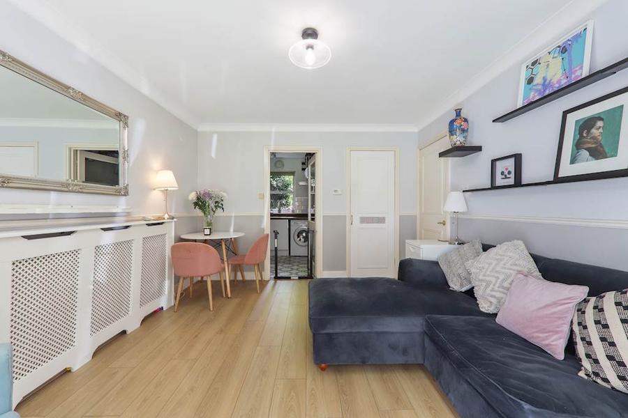 Flat Stable Mews in Greater London