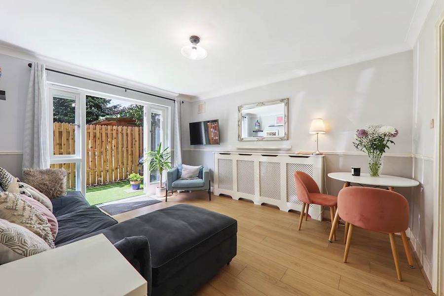Flat Stable Mews in Greater London