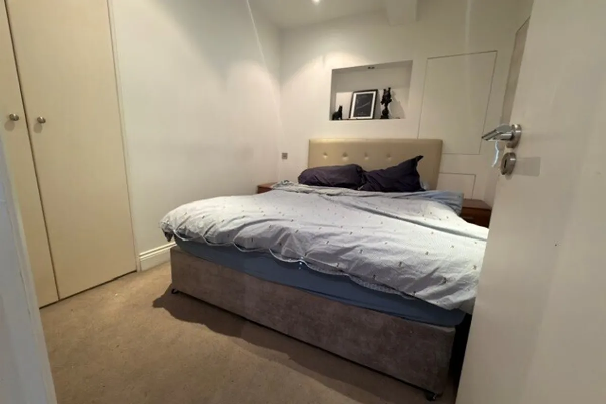 Flat Sloane Avenue in Greater London
