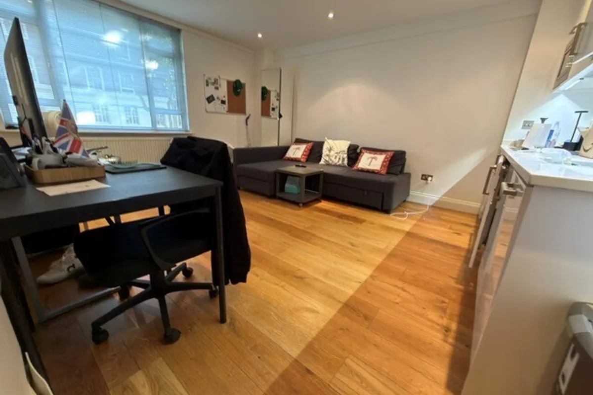 Flat Sloane Avenue in Greater London