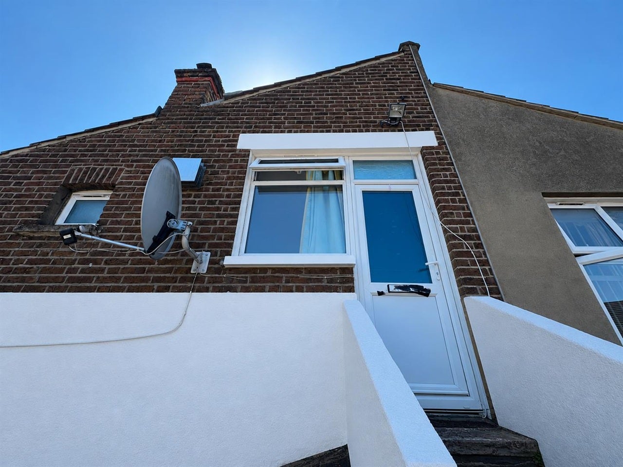Flat Beehive Lane in Greater London