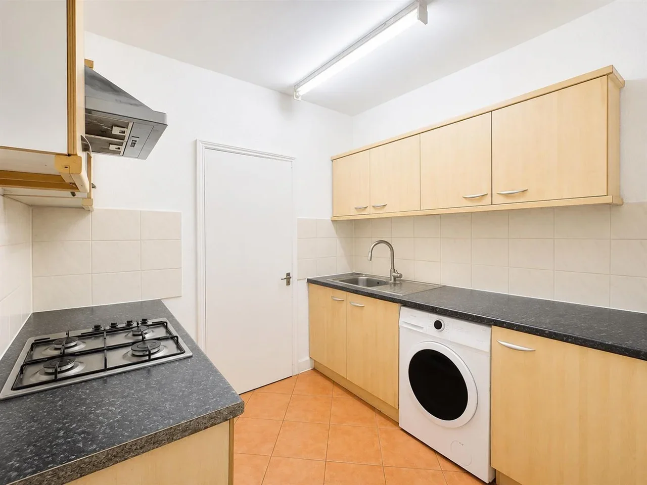 Flat Beehive Lane in Greater London