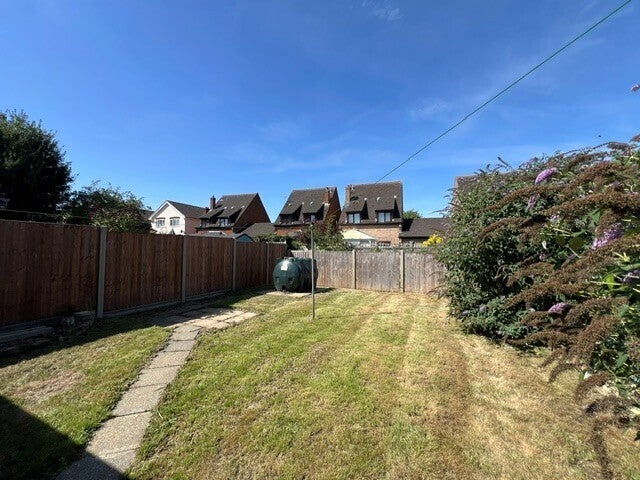 House Broadfields Close in Mid Suffolk