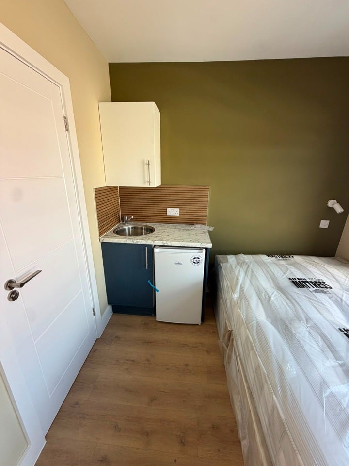 Flat Ripley Road in Greater London
