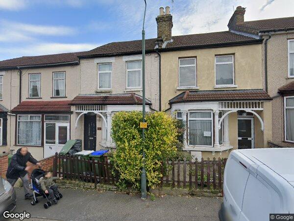 Flat Ripley Road in Greater London