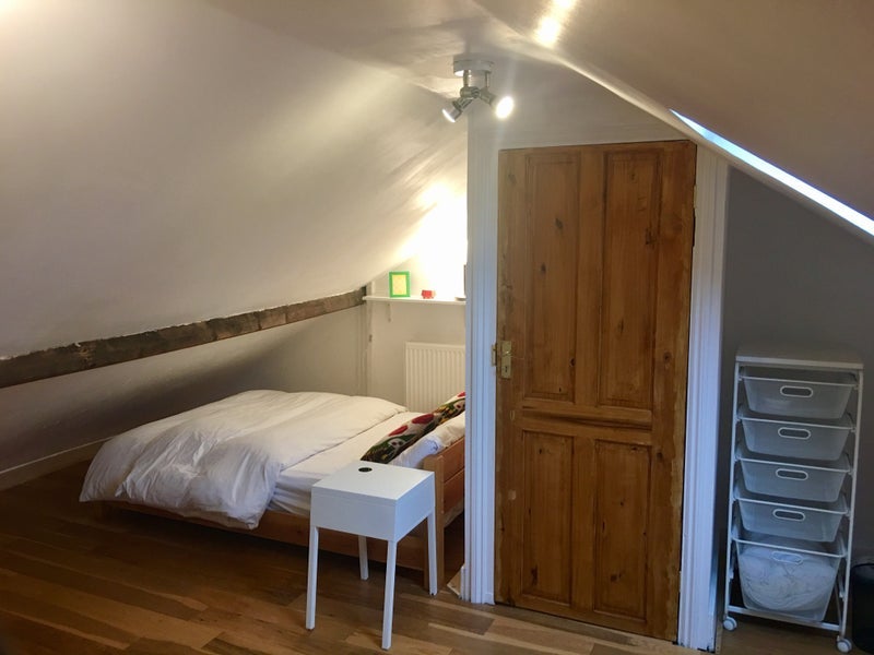 Room Kempton Road in Greater London