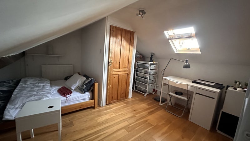 Room Kempton Road in Greater London