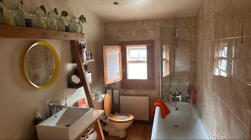 Room Kempton Road in Greater London