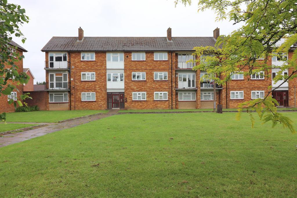 Flat Delphine Close in Luton