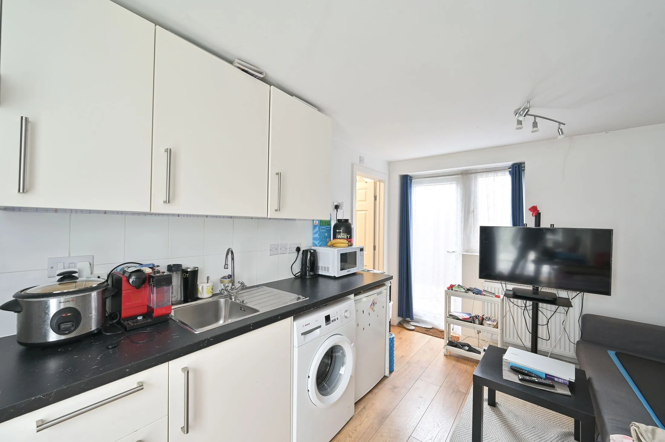 Flat Greenfield Gardens in Greater London