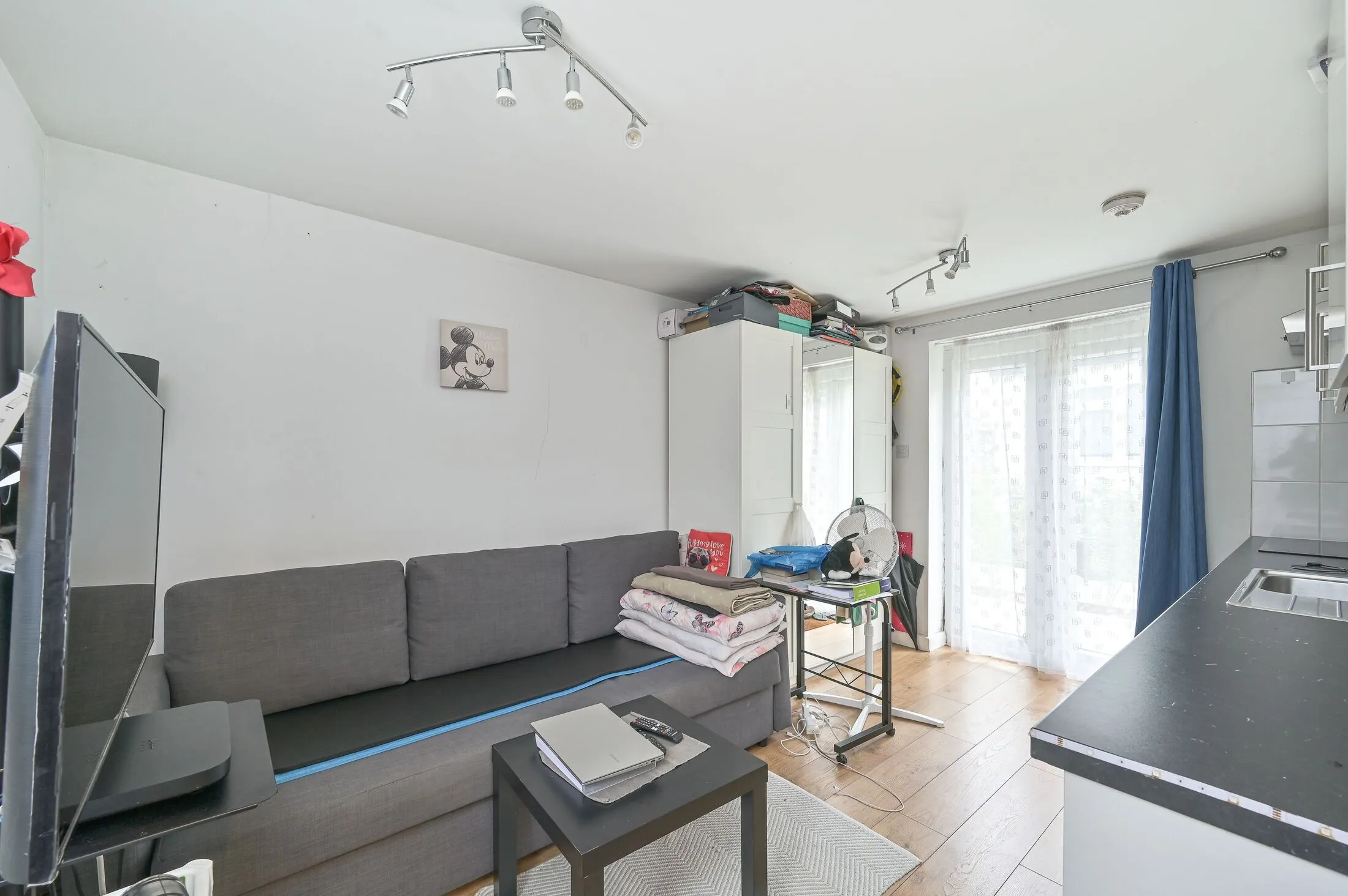 Flat Greenfield Gardens in Greater London