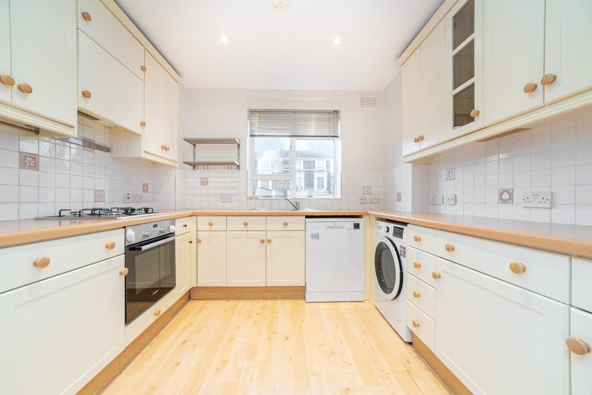 Flat Parkhill Road in Greater London