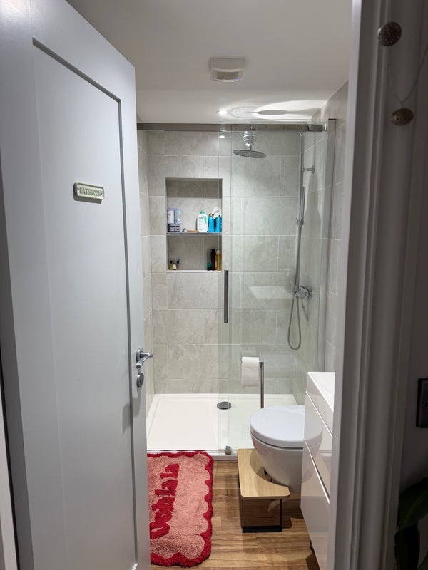 Room Brecknock Road in Greater London