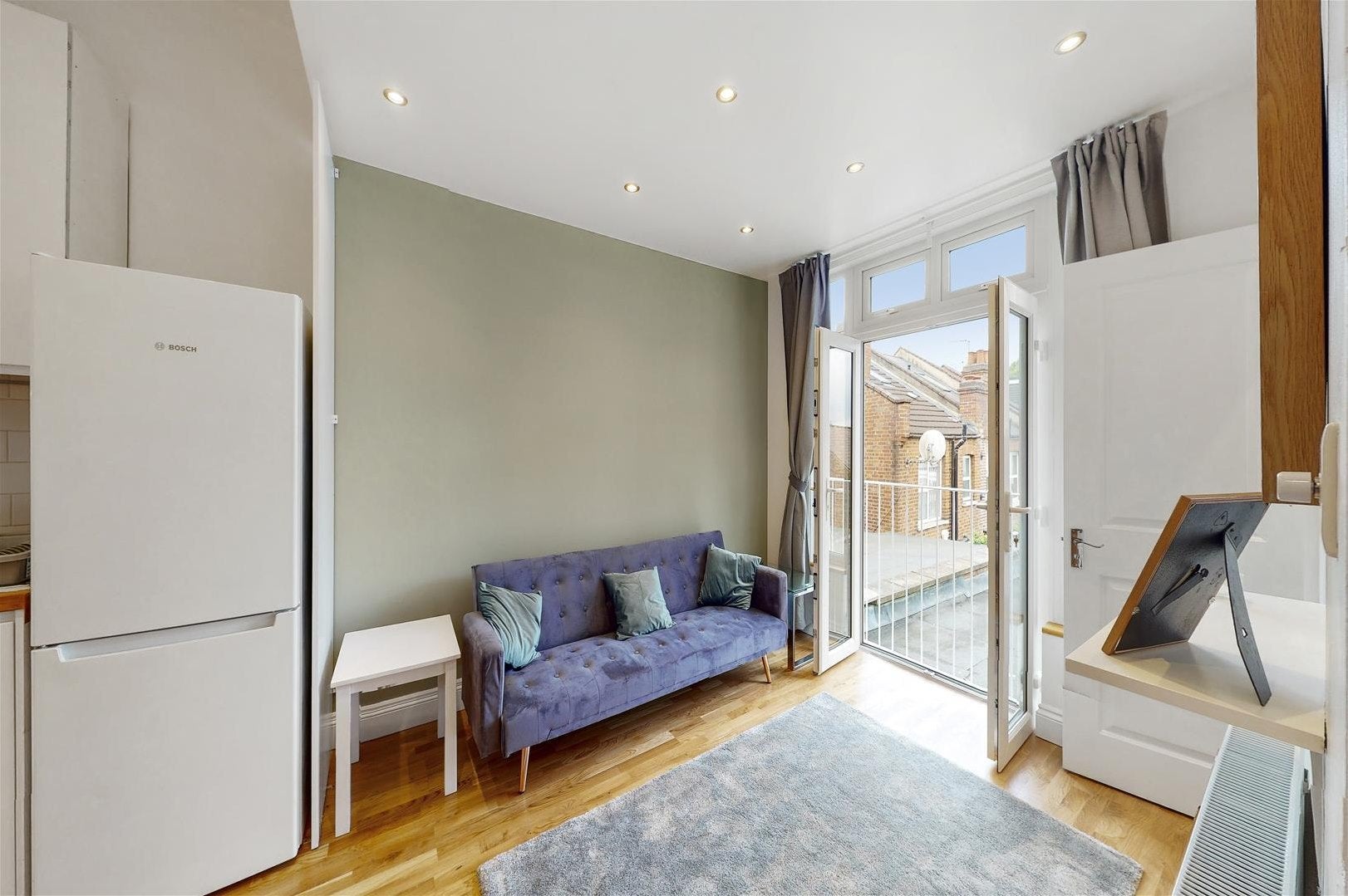 Flat Scrubs Lane in Greater London