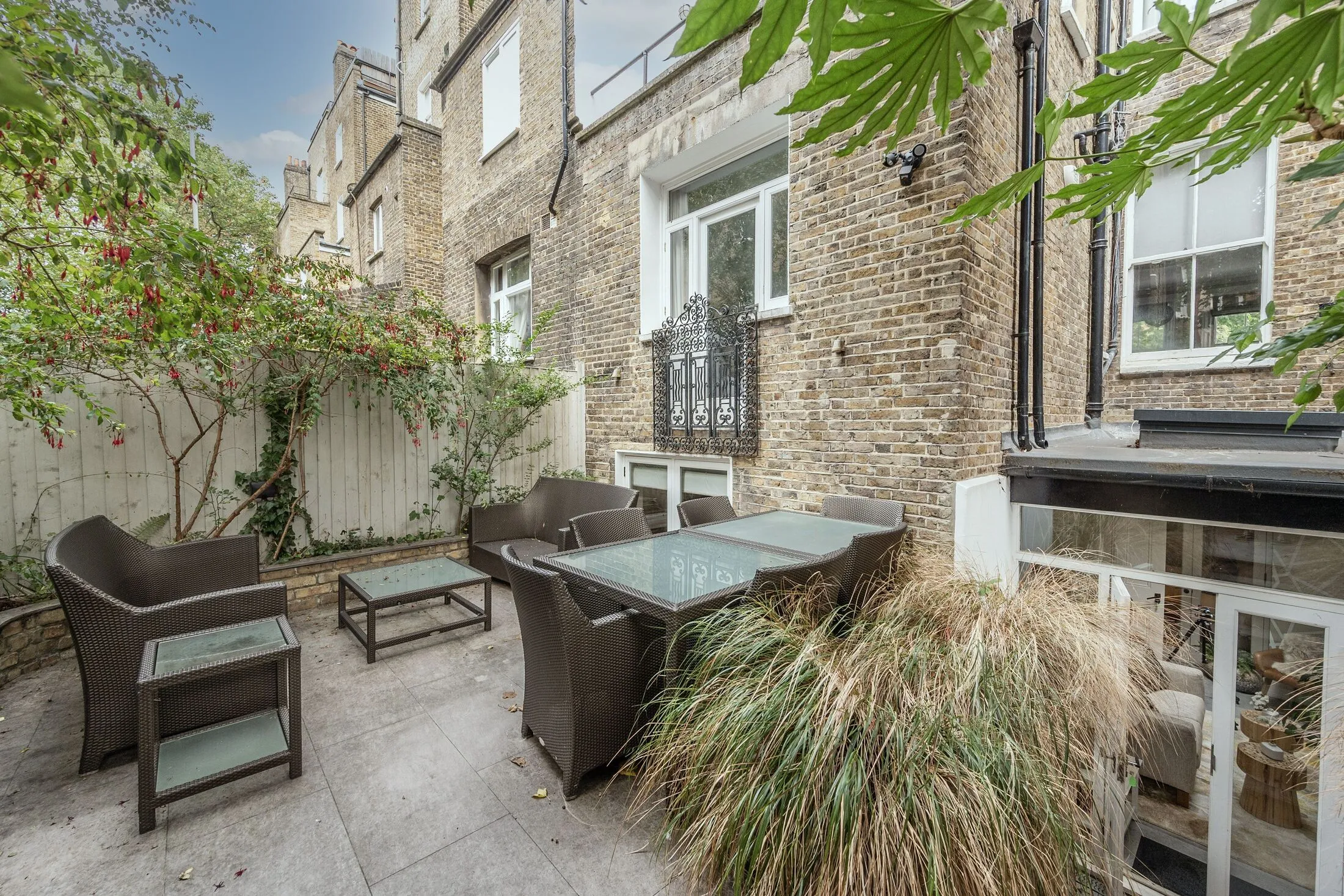 Flat Warwick Road in Greater London