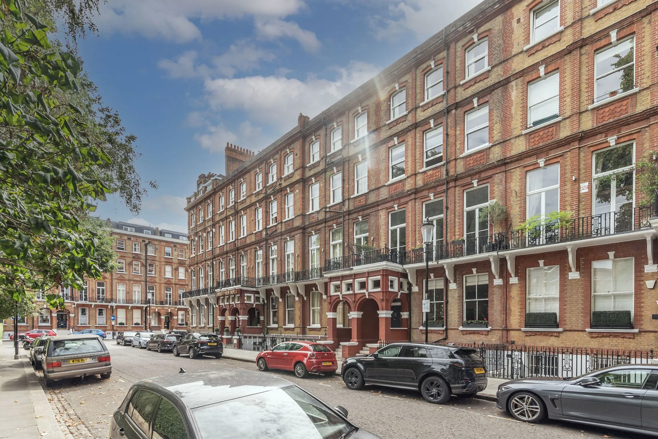 Flat Warwick Road in Greater London