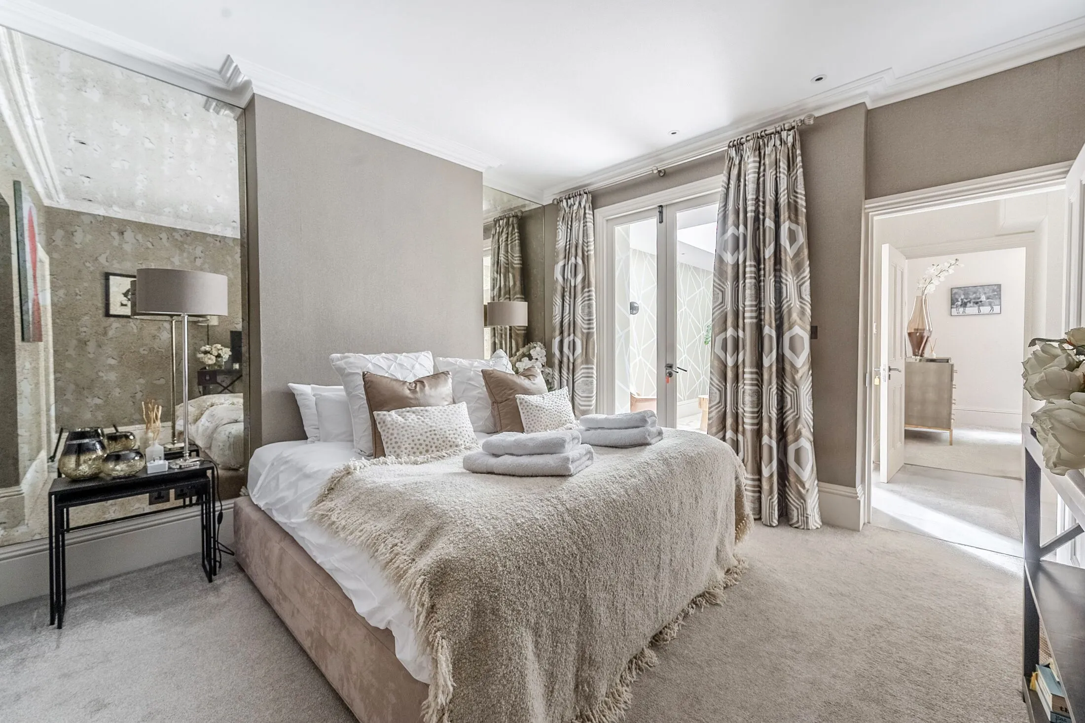 Flat Warwick Road in Greater London