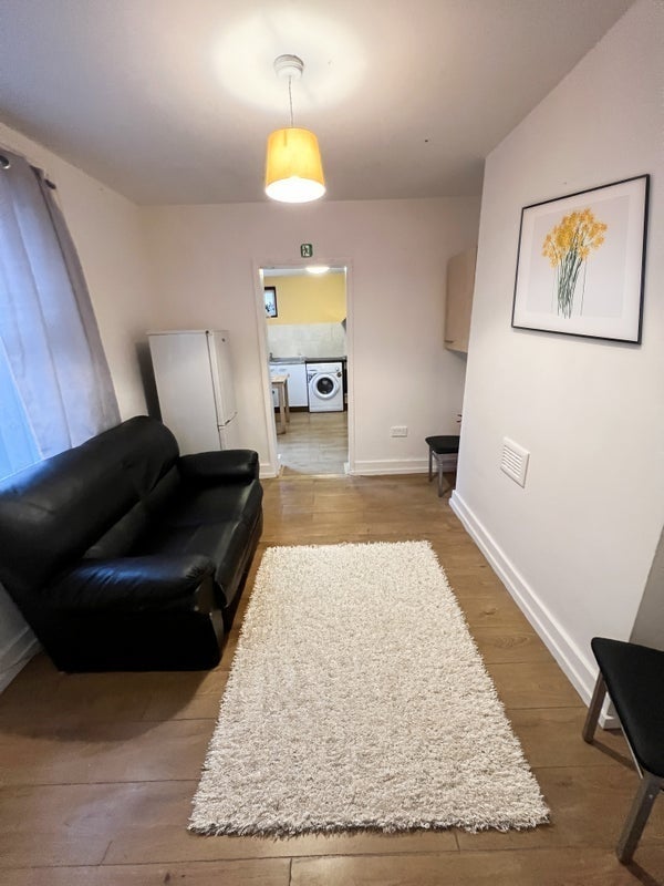 Room Claremont Road in Greater London