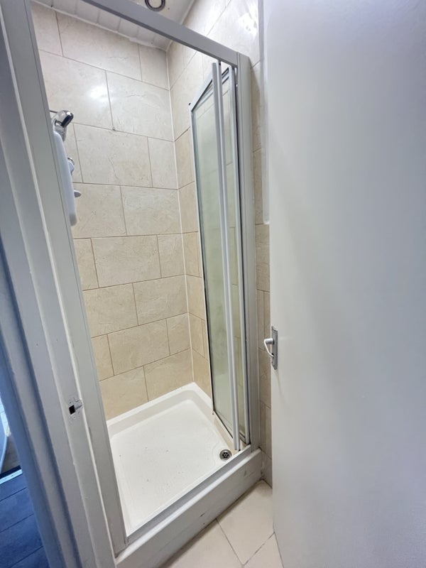 Room Claremont Road in Greater London