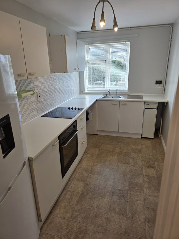 Flat Crownfield Road in Greater London