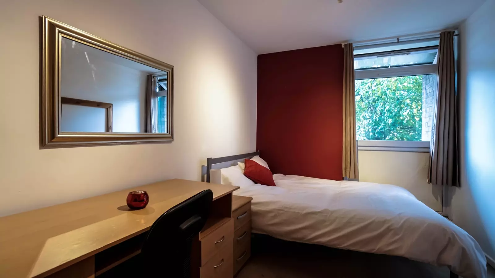 Flat Hampson Way in Greater London
