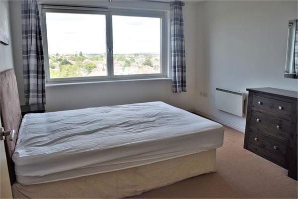 Flat Prince Regent Road in Greater London