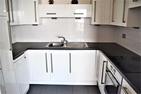 Flat Prince Regent Road in Greater London