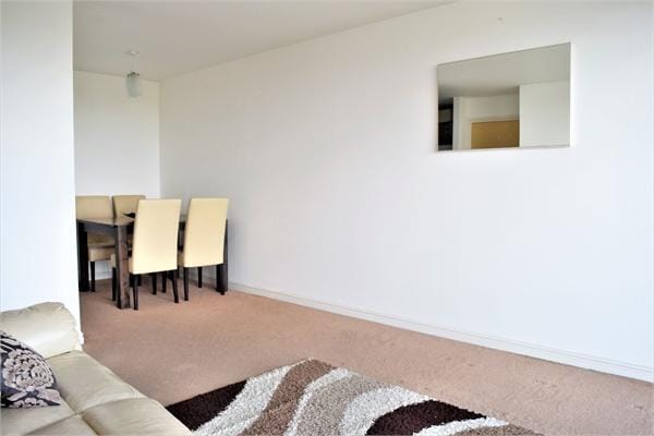 Flat Prince Regent Road in Greater London