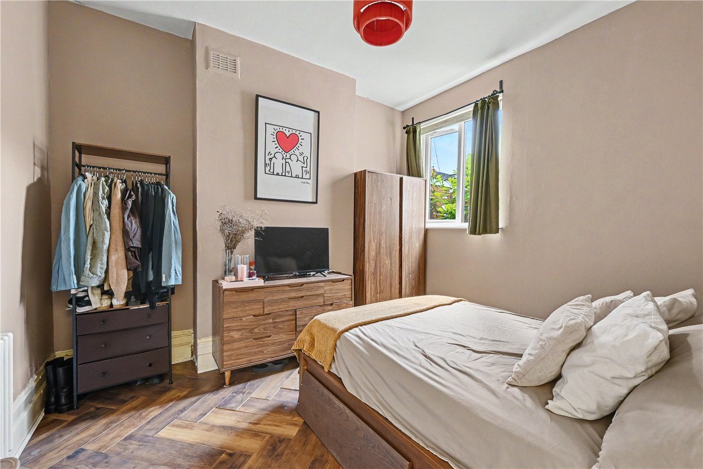 Flat Churchill Road in Greater London