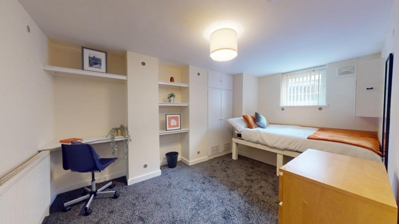 House Burchett Grove in Leeds