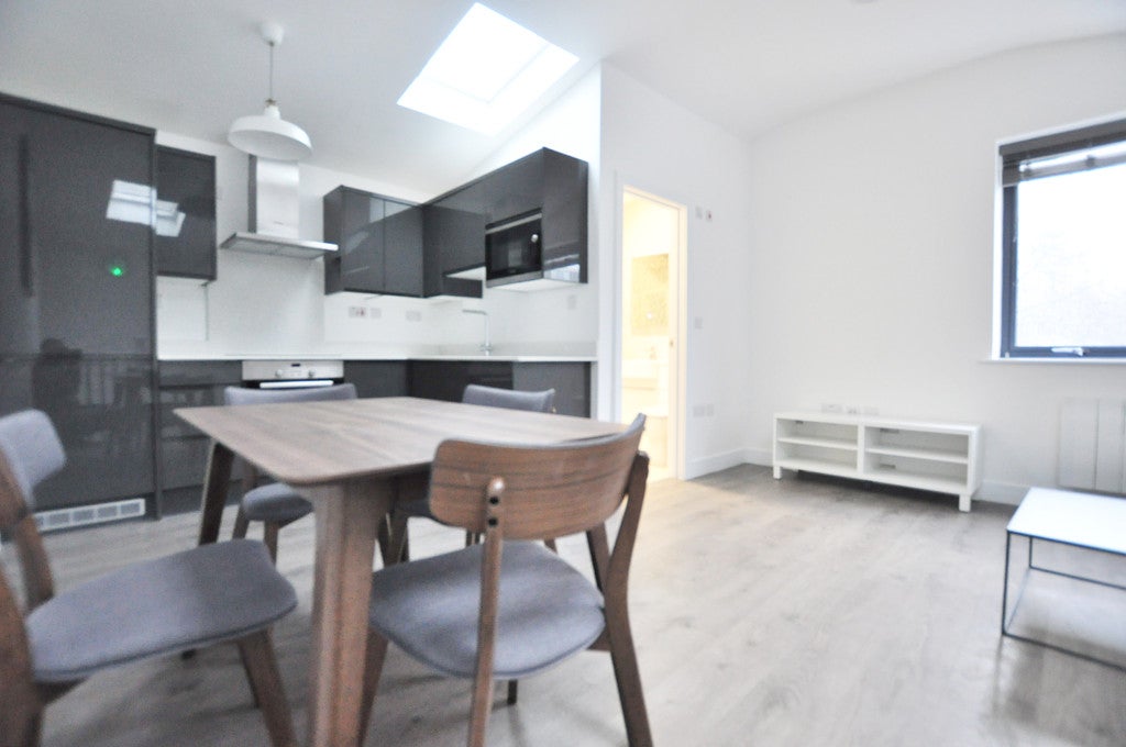 Flat Waterson Street in Greater London