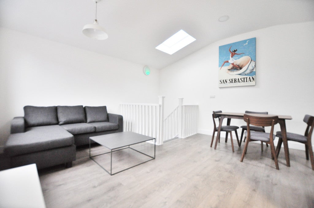 Flat Waterson Street in Greater London