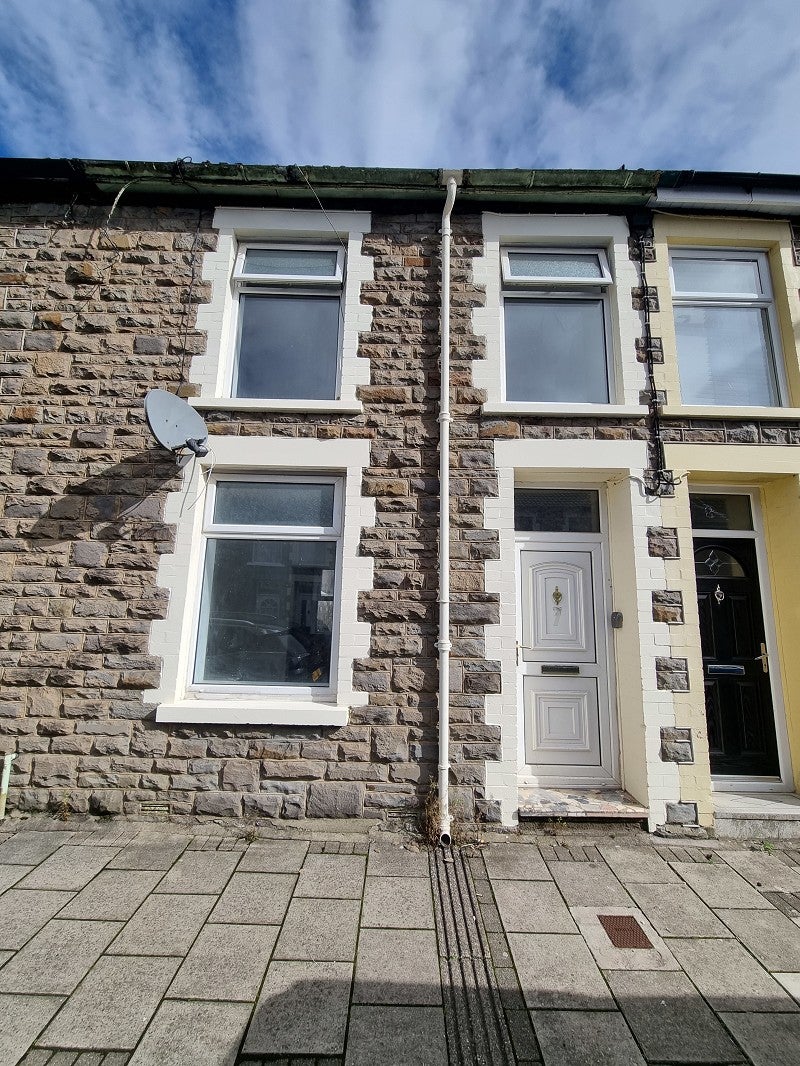 House Lewis Street in Pentre