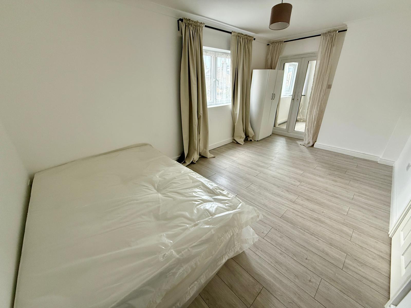 Flat Claremont Road in Greater London