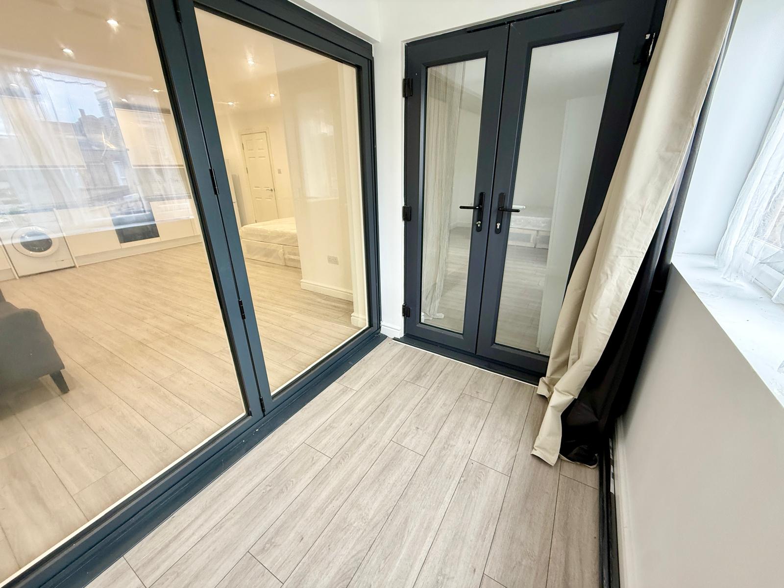 Flat Claremont Road in Greater London