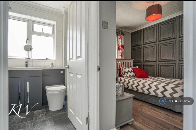 Room Morello Court in Colchester