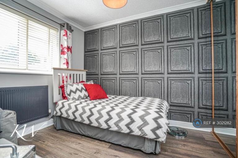 Room Morello Court in Colchester
