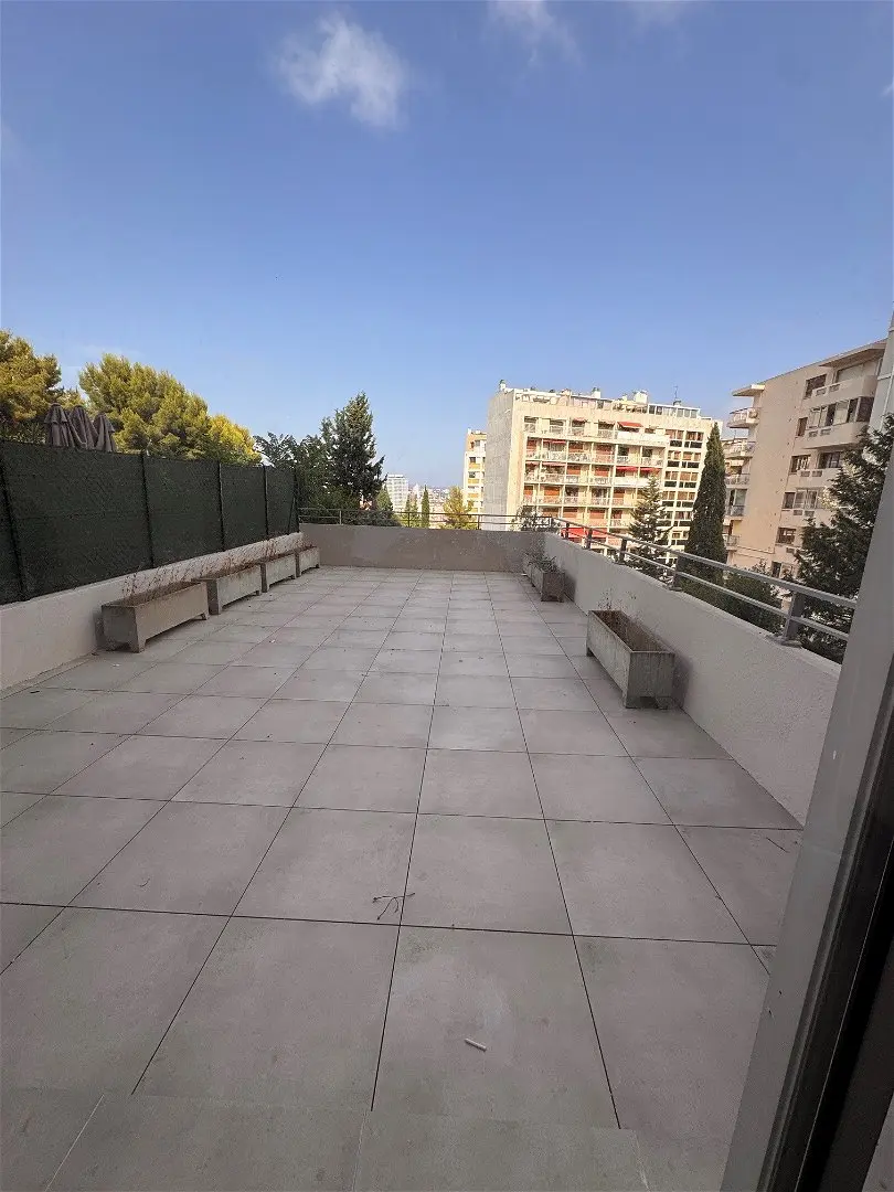 Flat Rue de Lacédémone in Marseille