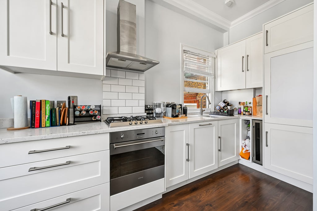 Flat Courtfield Road in Greater London