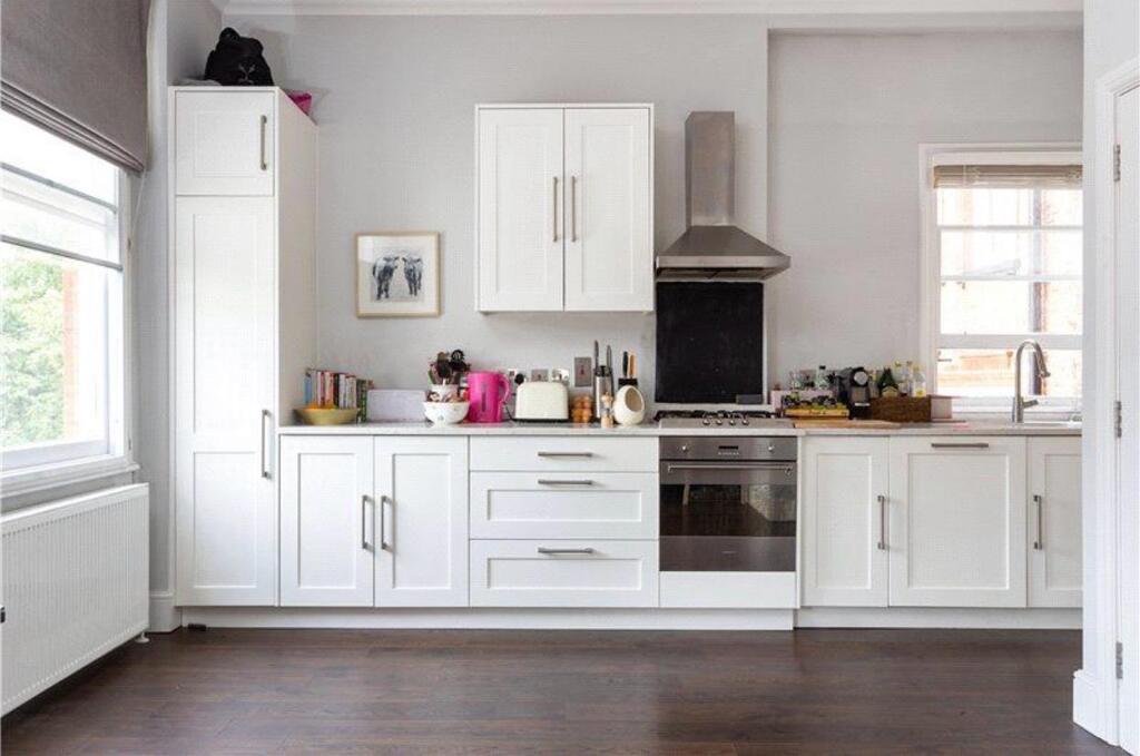 Flat Courtfield Road in Greater London