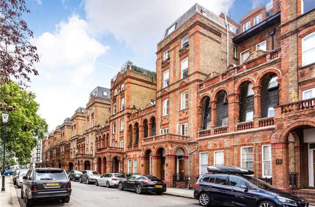 Flat Courtfield Road in Greater London