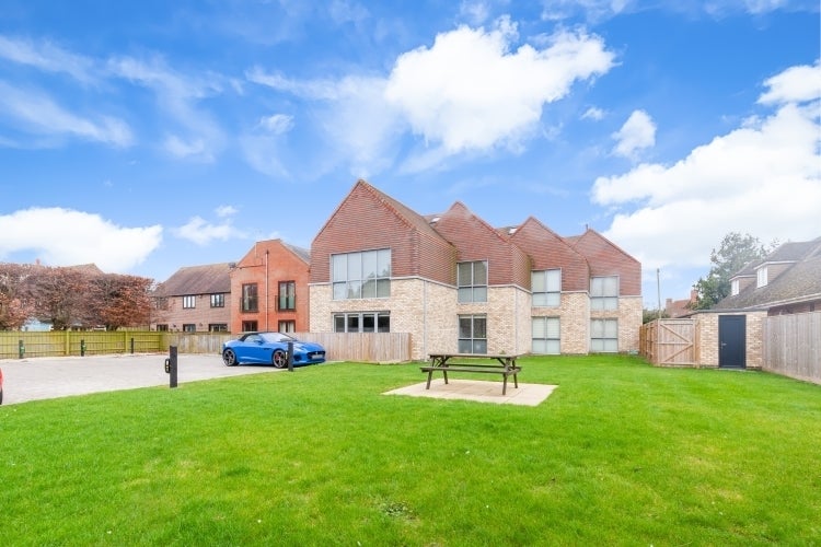 Flat Cumnor Road in Vale of White Horse
