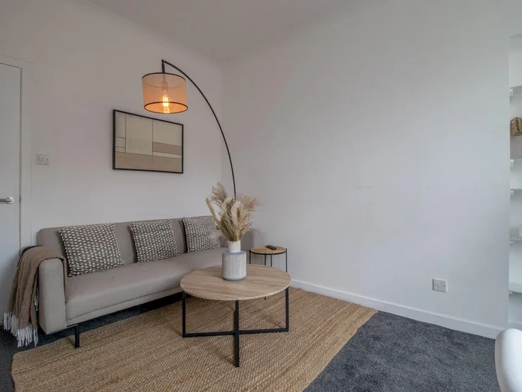 Flat Govanhill Street in Glasgow