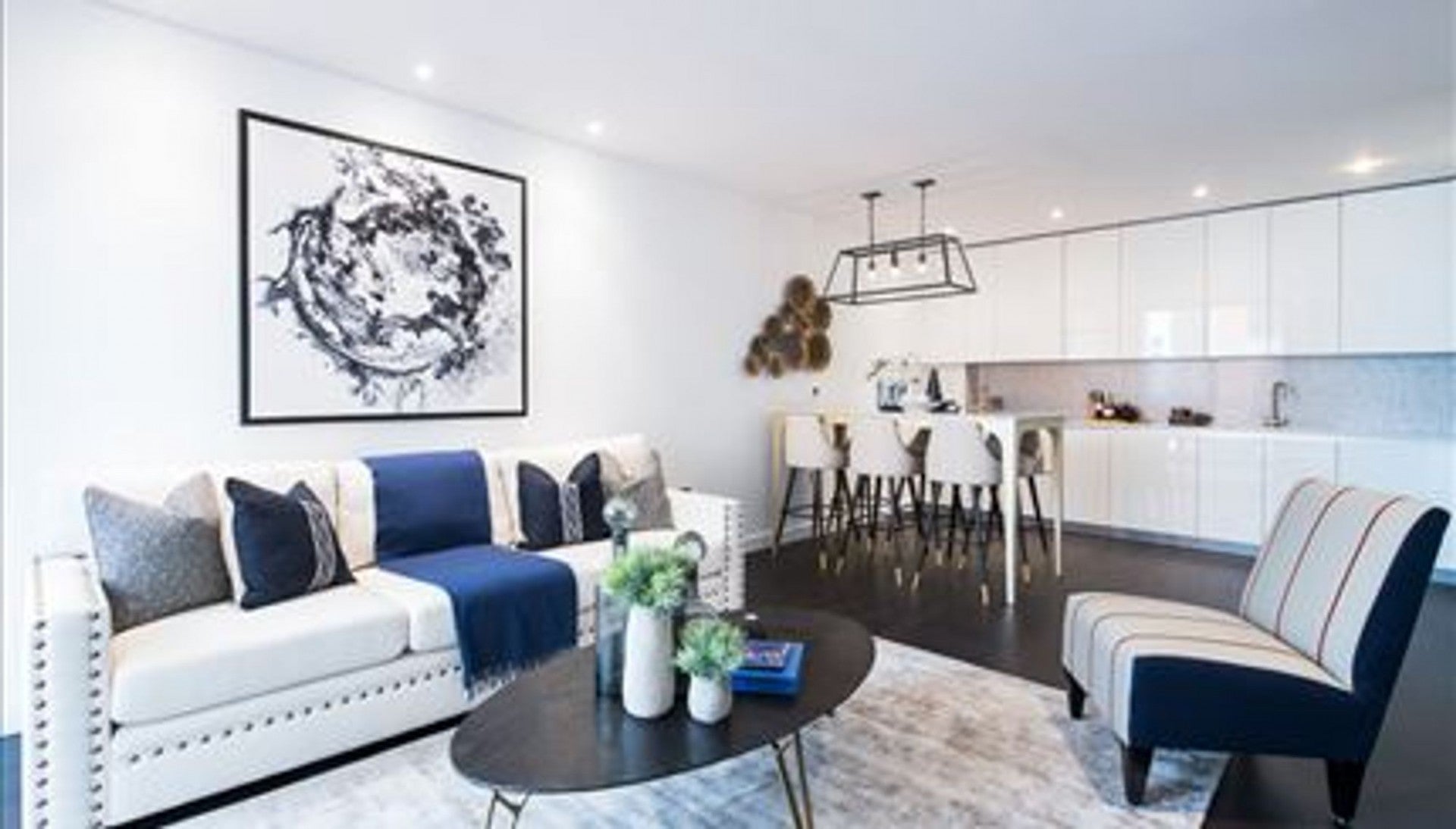 Flat Ponton Road in Greater London