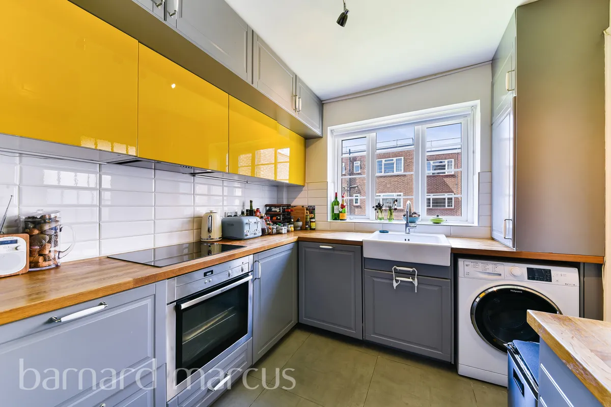 Flat Montpelier Avenue in Greater London