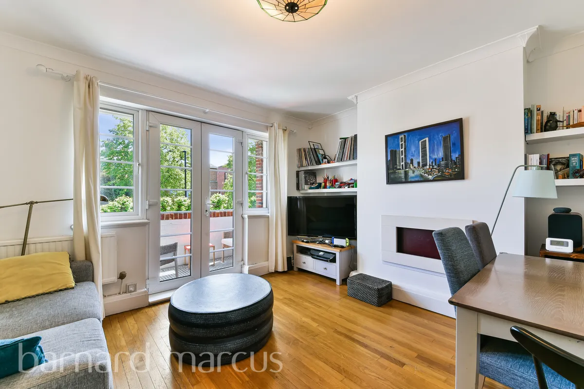 Flat Montpelier Avenue in Greater London