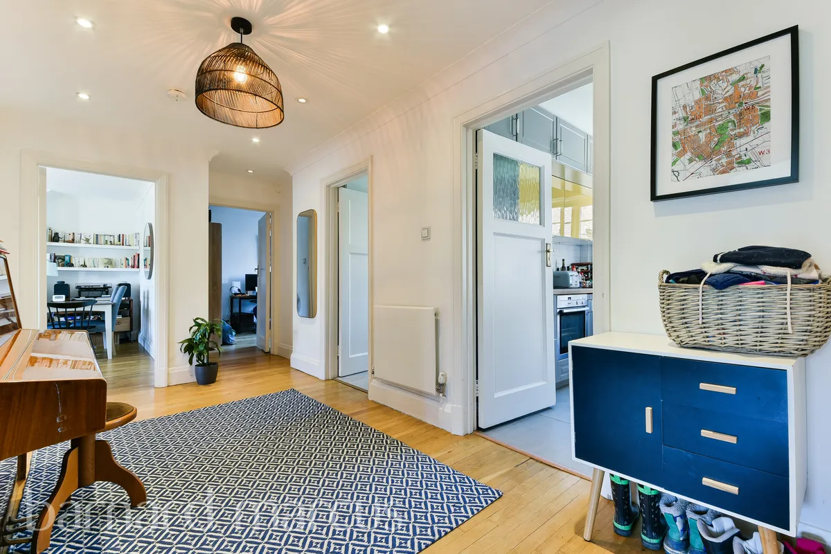 Flat Montpelier Avenue in Greater London