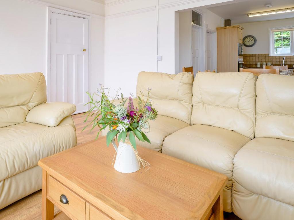 Room Main Road in Downderry