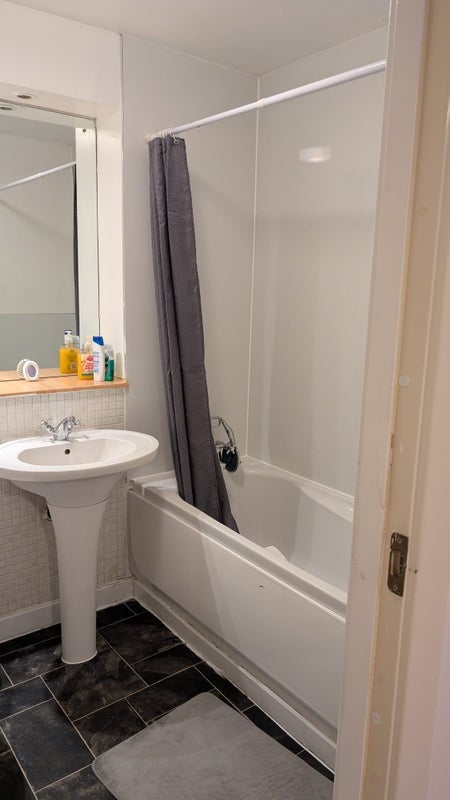 Flat Willowbrae Road in City of Edinburgh
