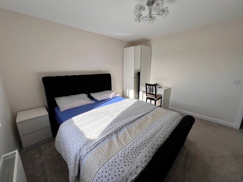 Room Cunningham Road in East Calder